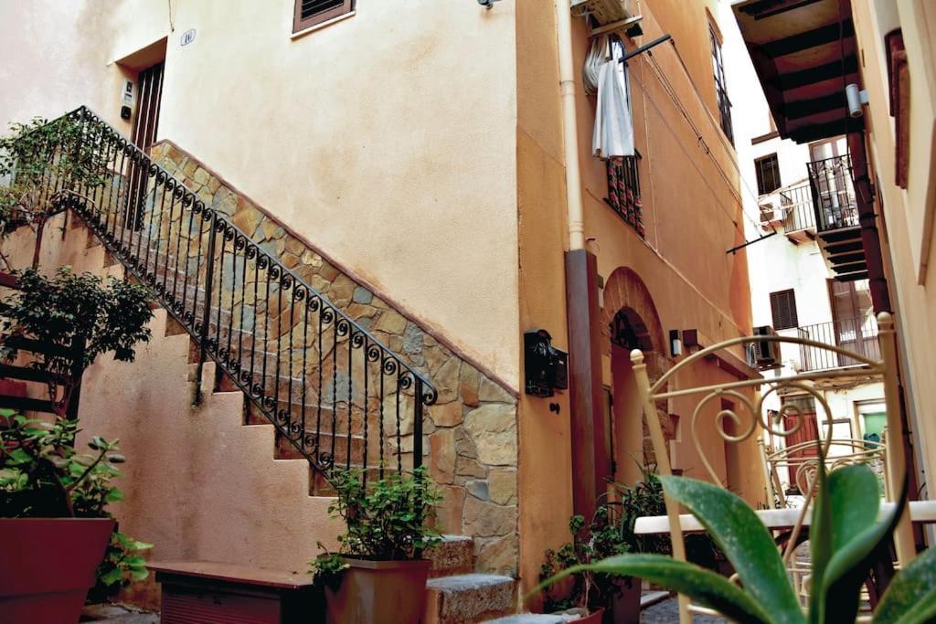 Casa Vacanze U Curtigghiu تْشيفالو المظهر الخارجي الصورة